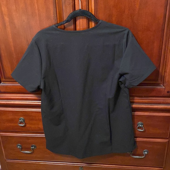 🚑 FIGS Black Scrub Top 🚑 - Picture 4 of 4